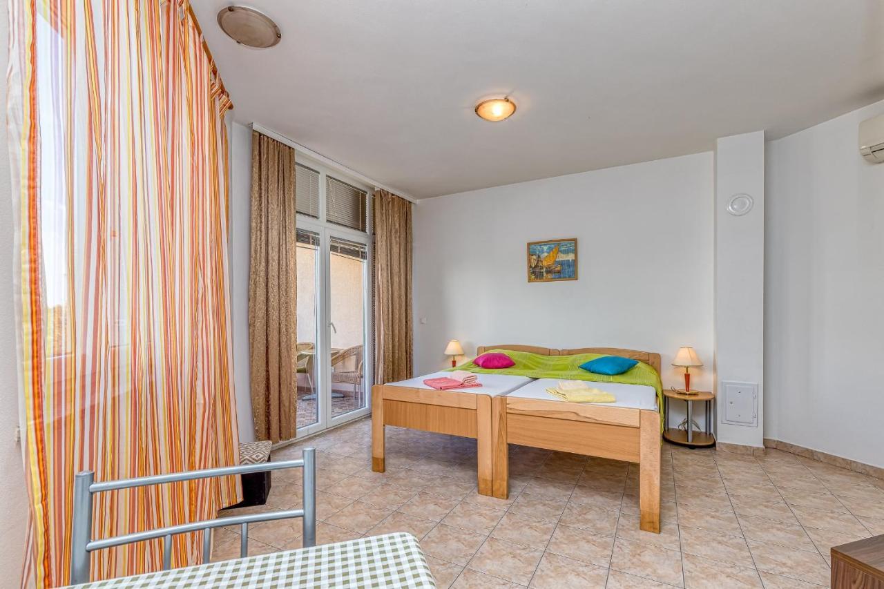 Sunrise Apartments Rovinj Exterior photo
