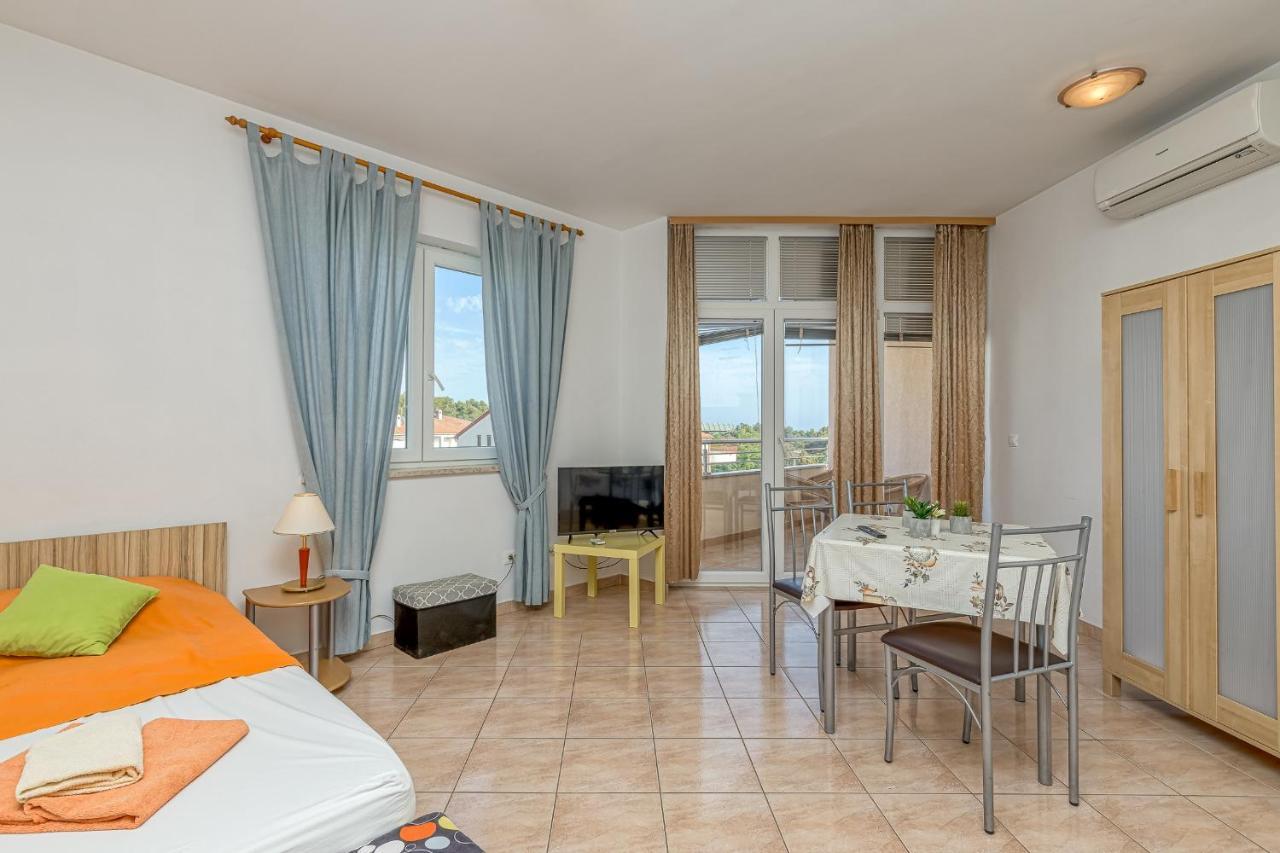 Sunrise Apartments Rovinj Exterior photo